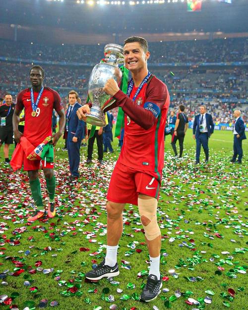 T1破除MSI魔咒，横扫BLG，Faker成为首位国际赛200胜场选手