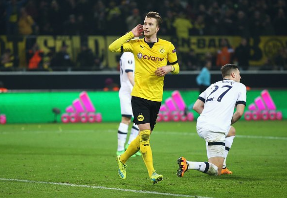 惊魂一幕！后脑勺撞膝，杨瀚森险些受伤，幸无大碍啊！